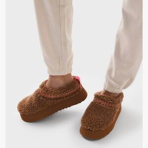 UGG Tazz Platform Slipper